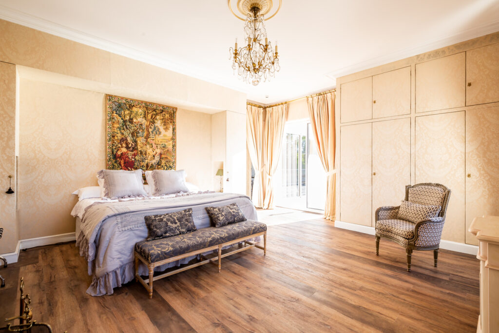 Chambre Colette suite Premium, Salle de bain de la suite Premium Colette, Terrasse de la suite Premium Colette, Salon de la suite Premium Colette