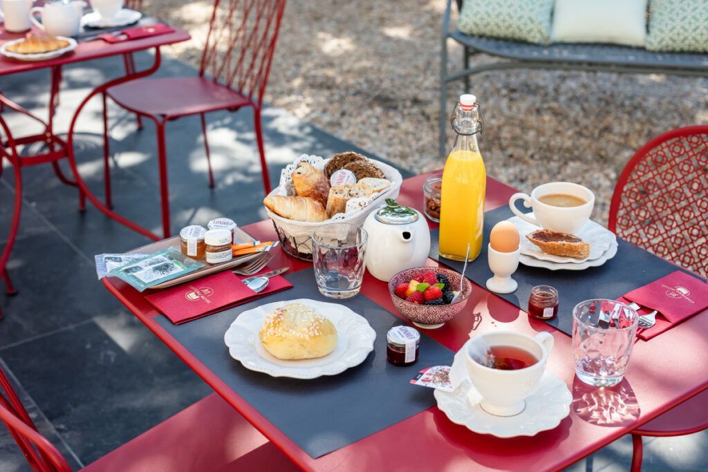 Petit déjeuner continental Hôtel Château Meyre, Petit déjeuner continental Hôtel Château Meyre, Petit déjeuner continental Hôtel Château Meyre, Petit déjeuner continental Hôtel Château Meyre, Snacking gourmand